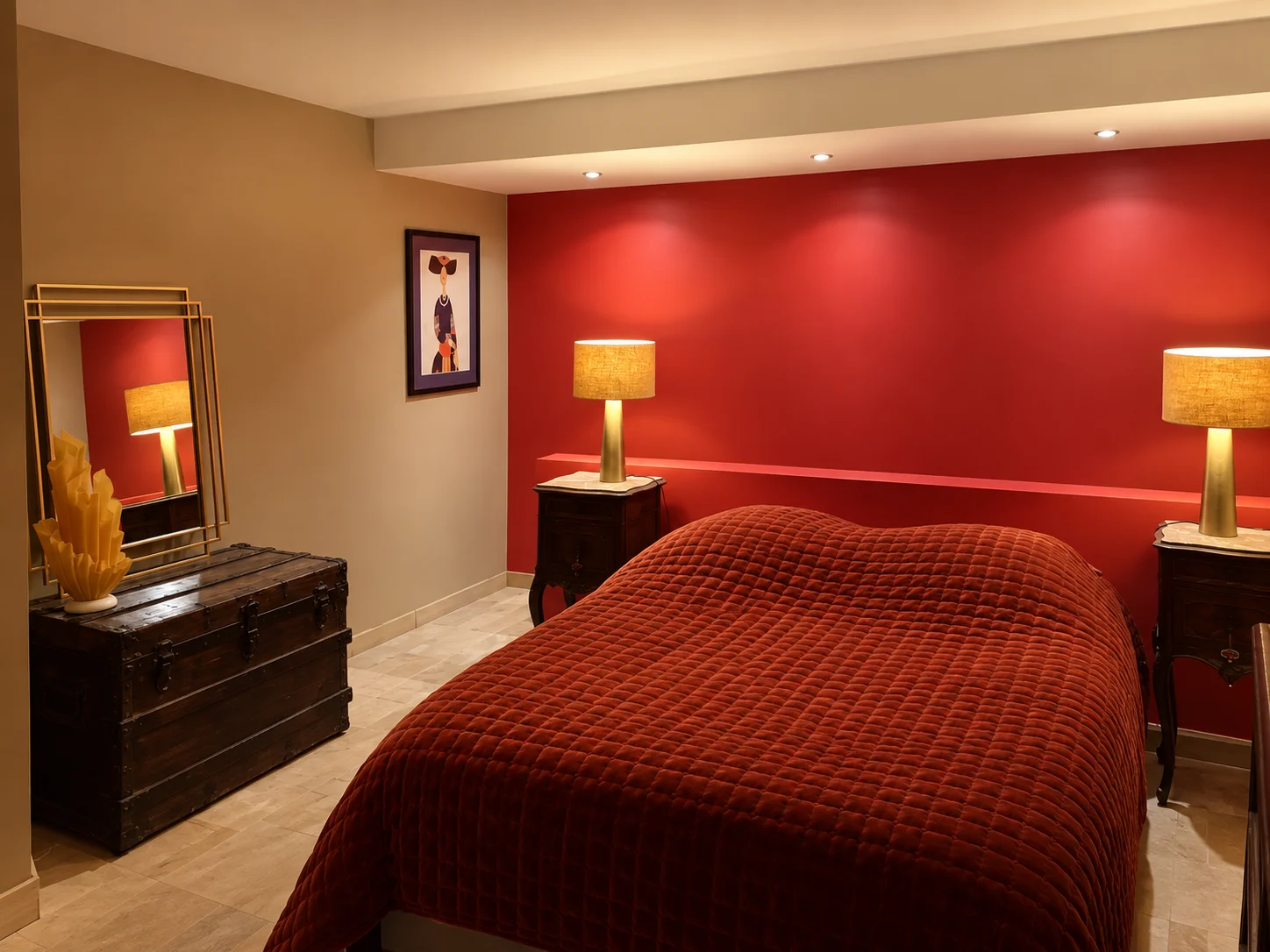 Chambre rénovée avec peinture murale rouge et nouveaux revêtements